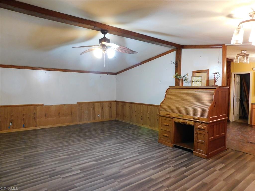 720 Hunt Road Lexington, NC 27292 - Photo 5 of 29 Living Room