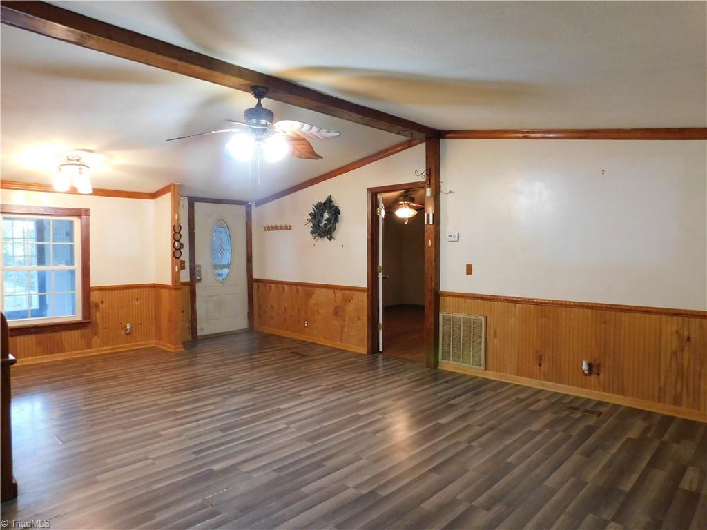 720 Hunt Road Lexington, NC 27292 - Photo 6 of 29 Living Room