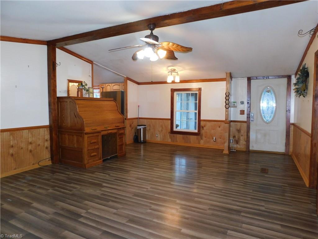 720 Hunt Road Lexington, NC 27292 - Photo 7 of 29 Living Room