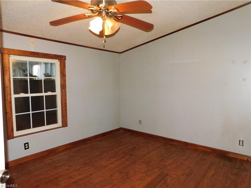 720 Hunt Road Lexington, NC 27292 - Photo 8 of 29 Primary Bedroom