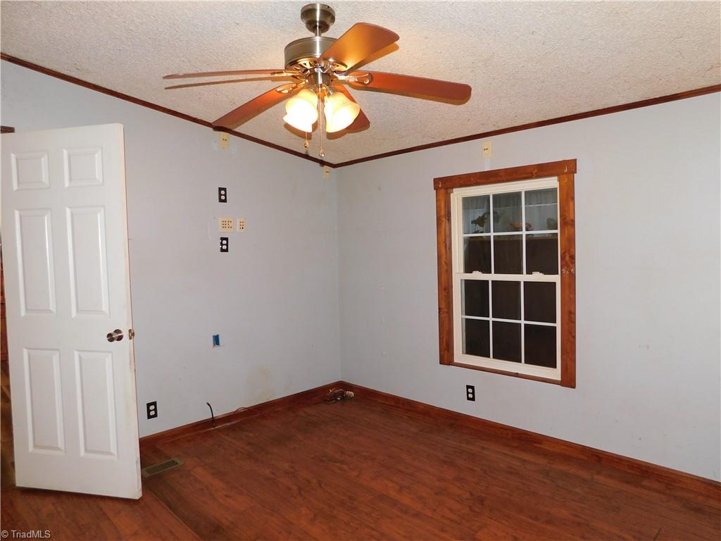 720 Hunt Road Lexington, NC 27292 - Photo 9 of 29 Primary Bedroom