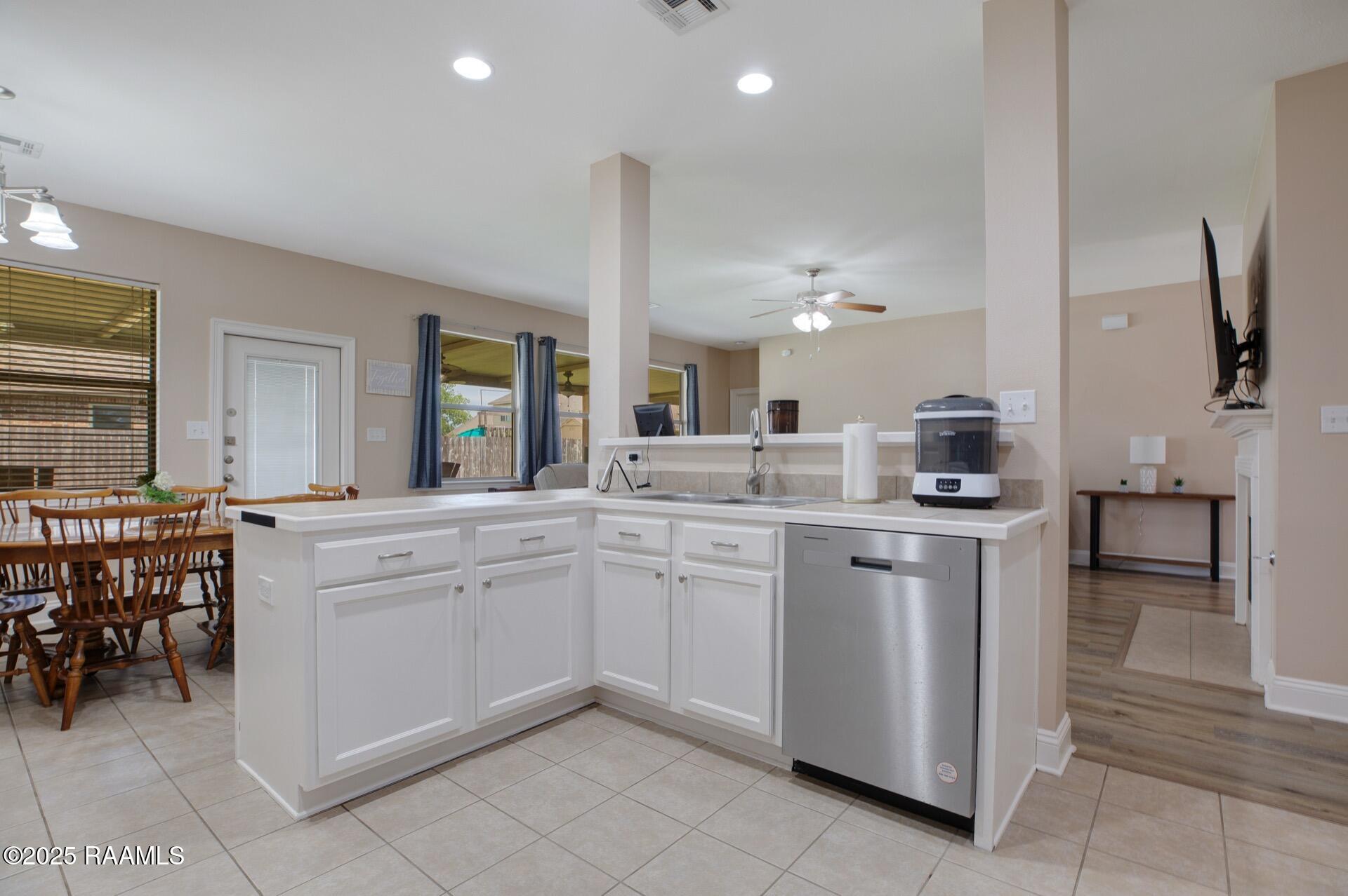 103 Still Waters Road Broussard, LA 70518 - Photo 9 of 22 103 Still Water -9