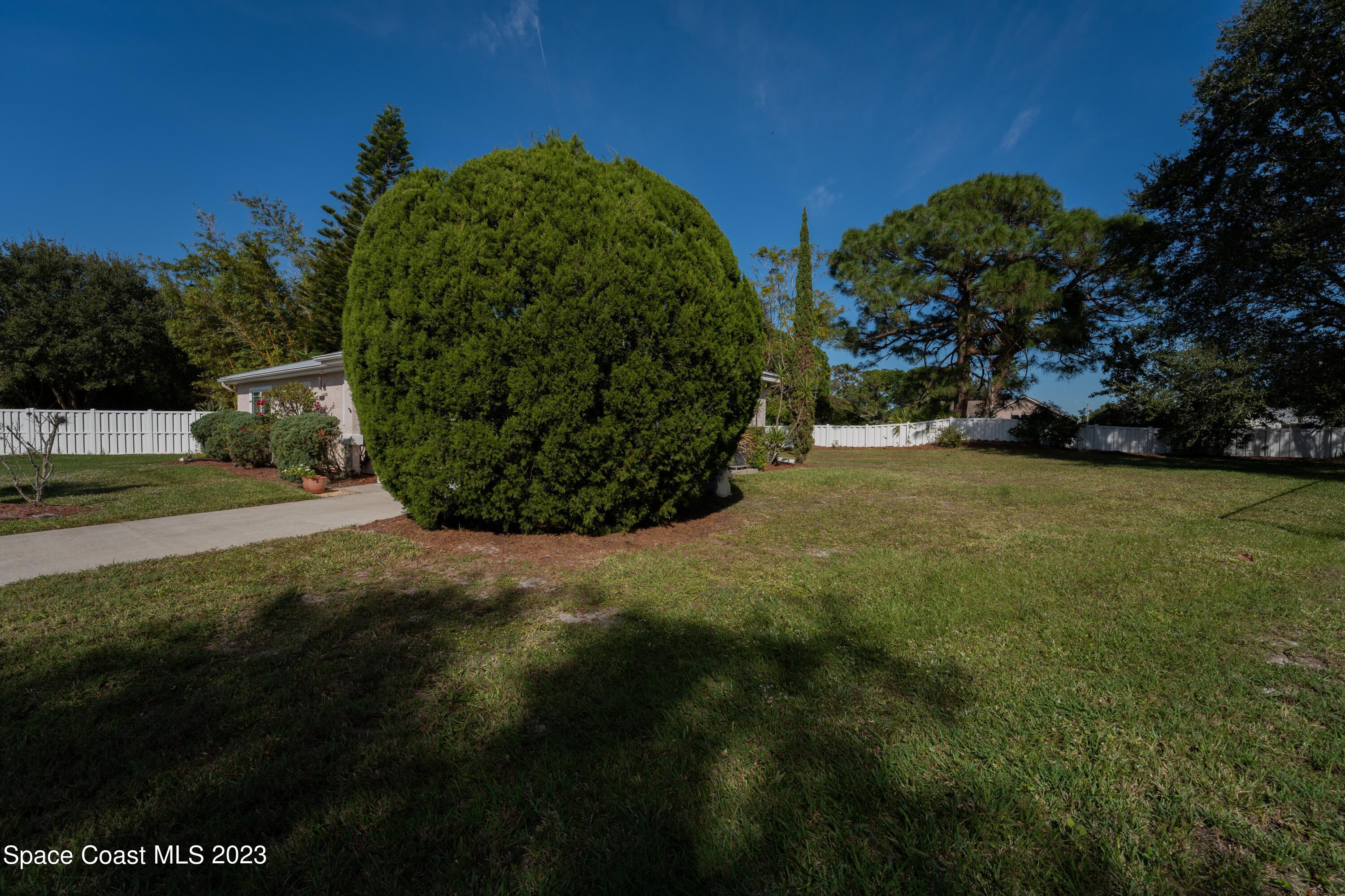 920 Gables Way Melbourne, FL 32940 - Photo 3 of 24 a view of a garden