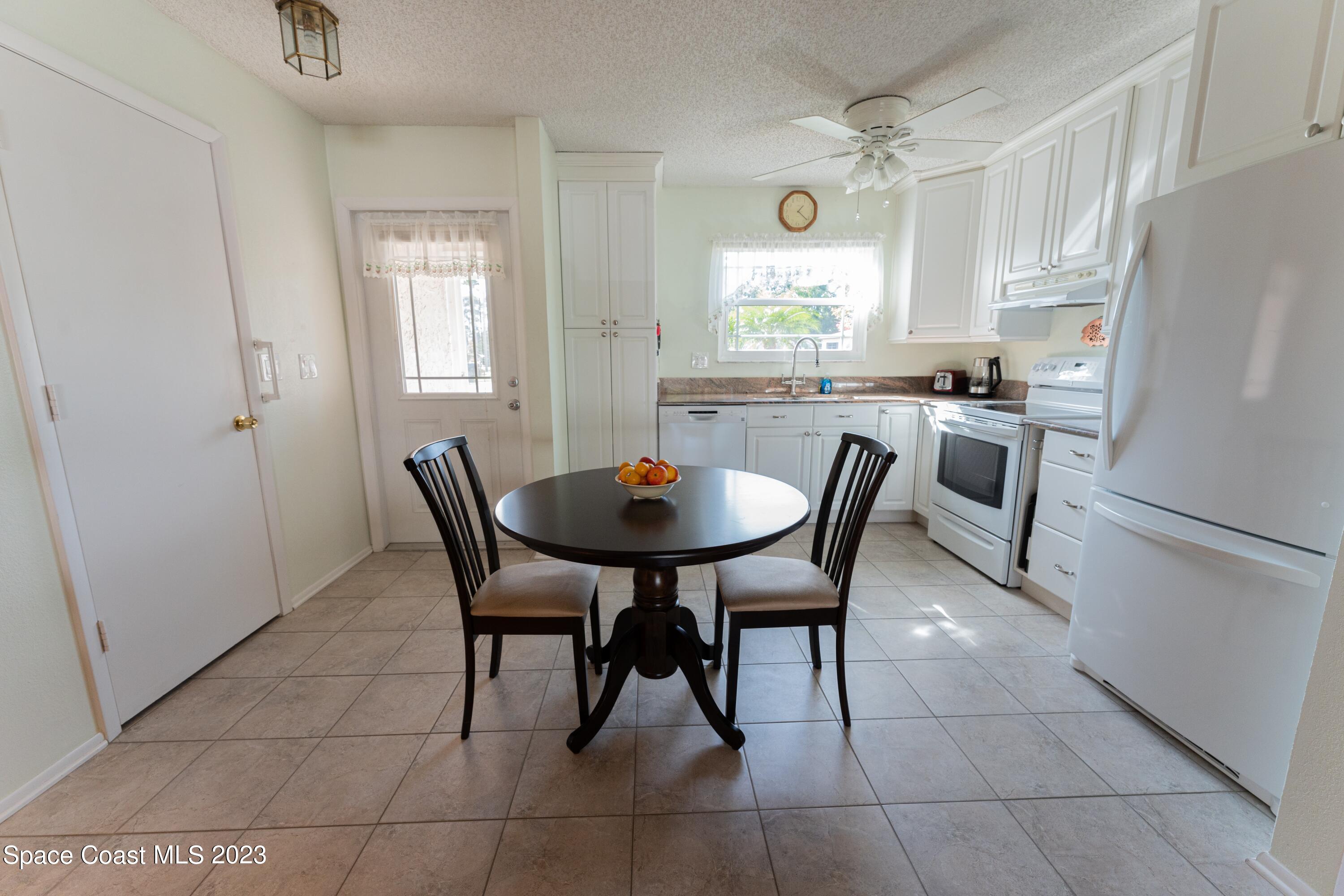 920 Gables Way Melbourne, FL 32940 - Photo 10 of 24 a dining room with furniture and window
