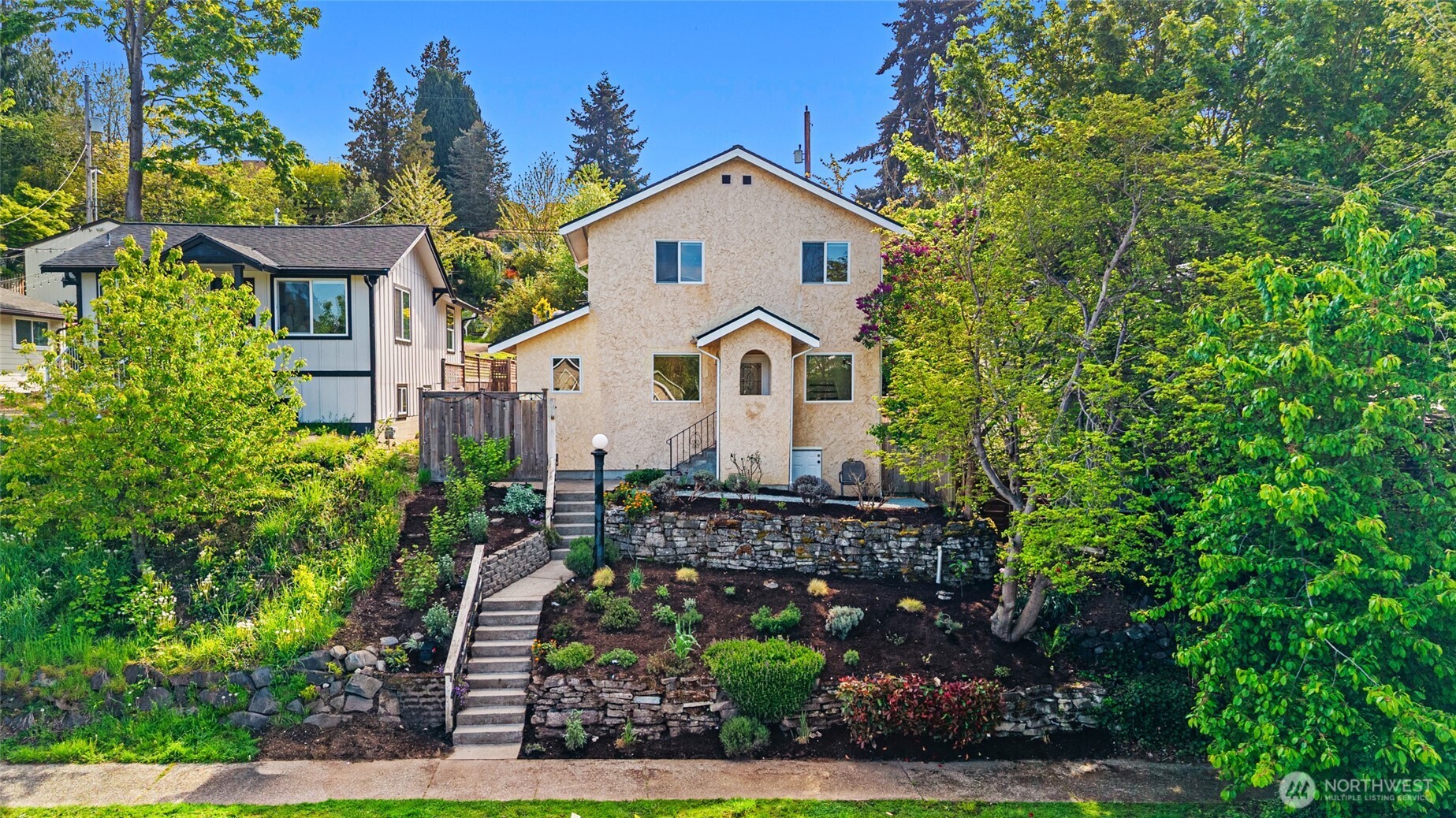 5620 38th Avenue Southwest Seattle, WA 98126 - Photo 2 of 39