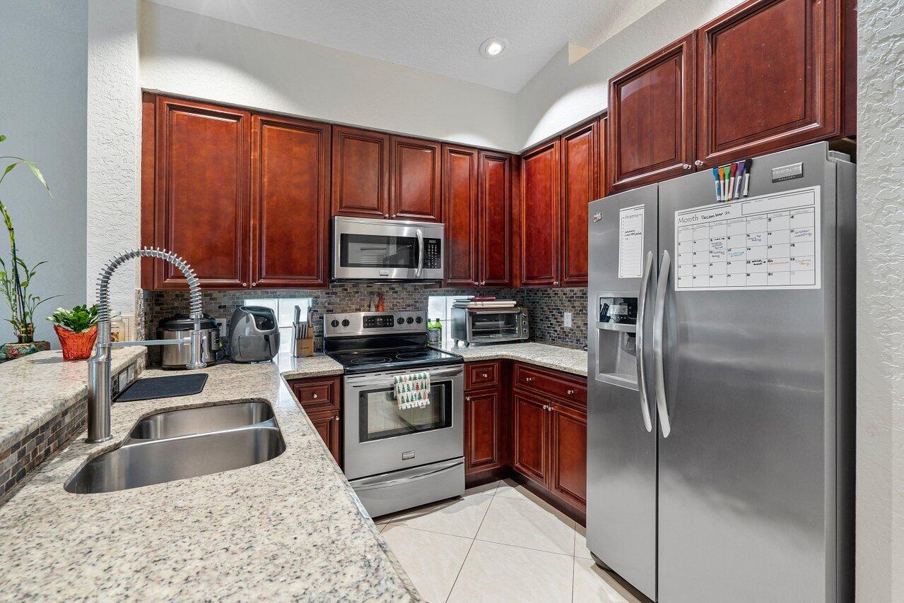 11435 Sea Grass Circle Boca Raton, FL 33498 - Photo 11 of 50 025-11435SeaGrassCircle-BocaRaton-FL-334