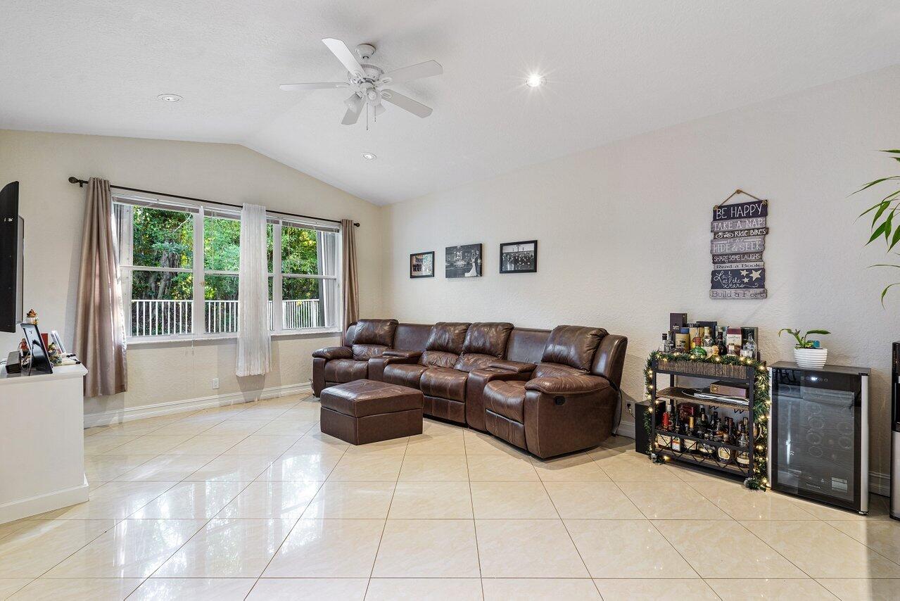 11435 Sea Grass Circle Boca Raton, FL 33498 - Photo 14 of 50 012-11435SeaGrassCircle-BocaRaton-FL-334