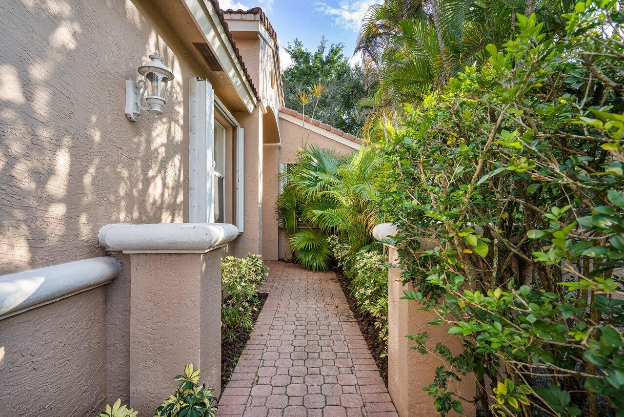 11435 Sea Grass Circle Boca Raton, FL 33498 - Photo 4 of 50 004-11435SeaGrassCircle-BocaRaton-FL-334