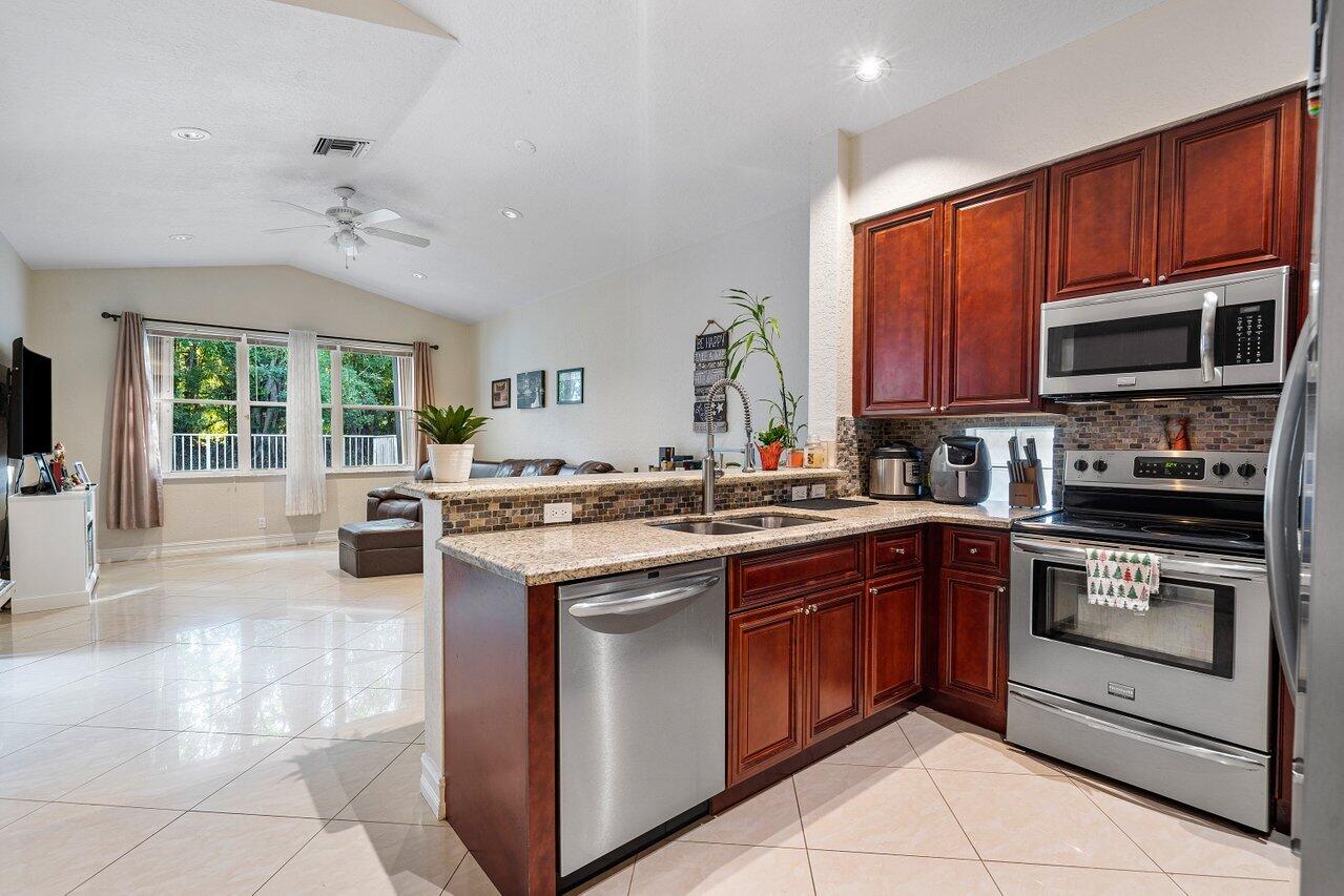 11435 Sea Grass Circle Boca Raton, FL 33498 - Photo 10 of 50 015-11435SeaGrassCircle-BocaRaton-FL-334