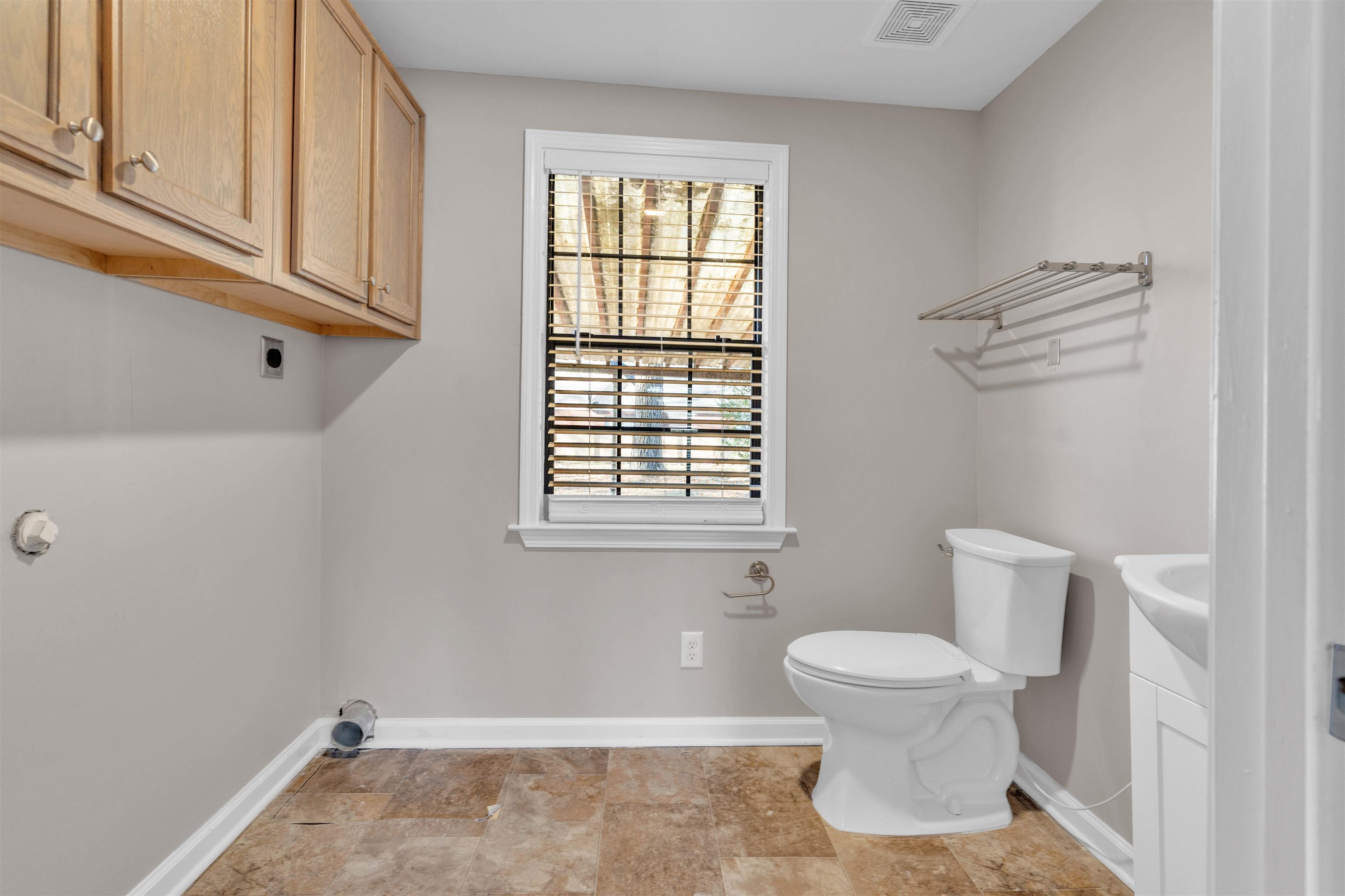 4163 Fonta Road Bartlett, TN 38002 - Photo 19 of 27 a bathroom with a toilet and a window