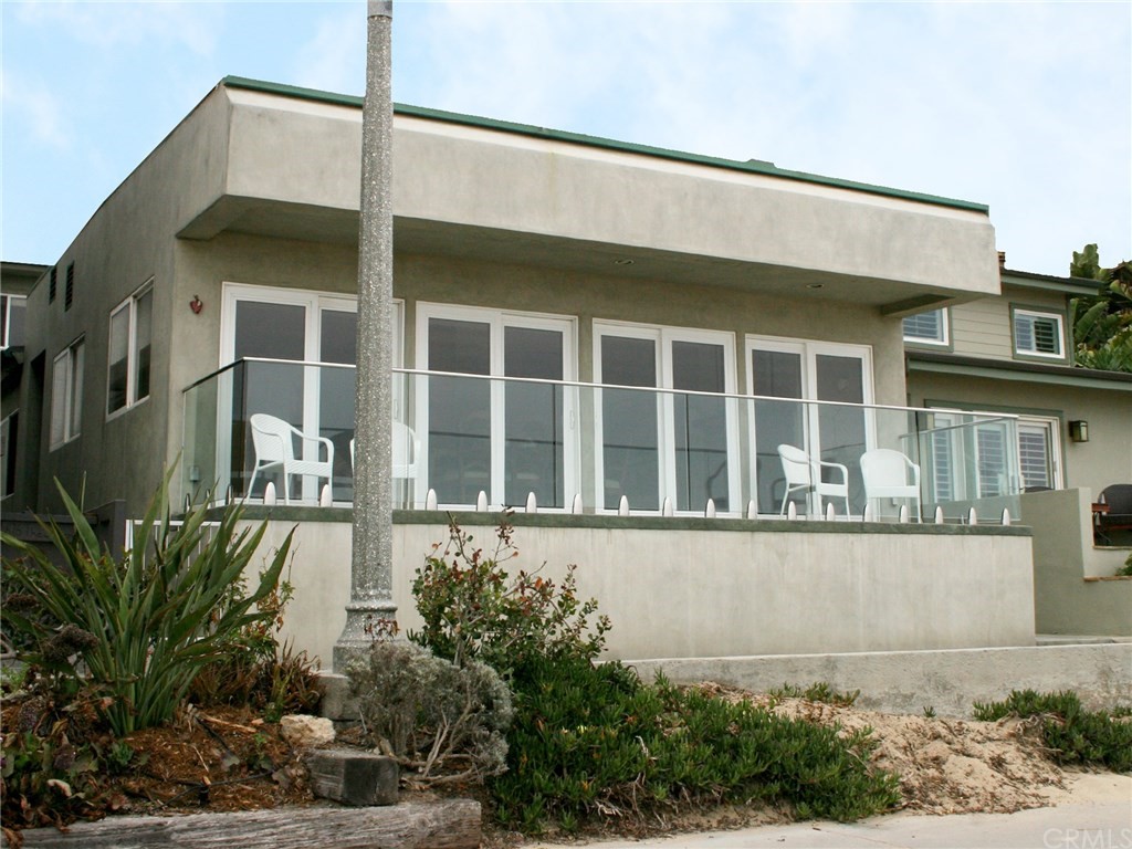 614 The Strand Manhattan Beach, CA 90266 - Photo 1 of 41 a front view of a house with a yard