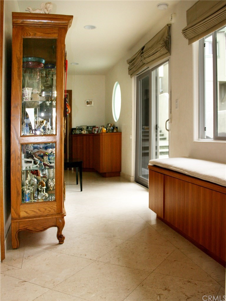 614 The Strand Manhattan Beach, CA 90266 - Photo 20 of 41 a living room with furniture and a window