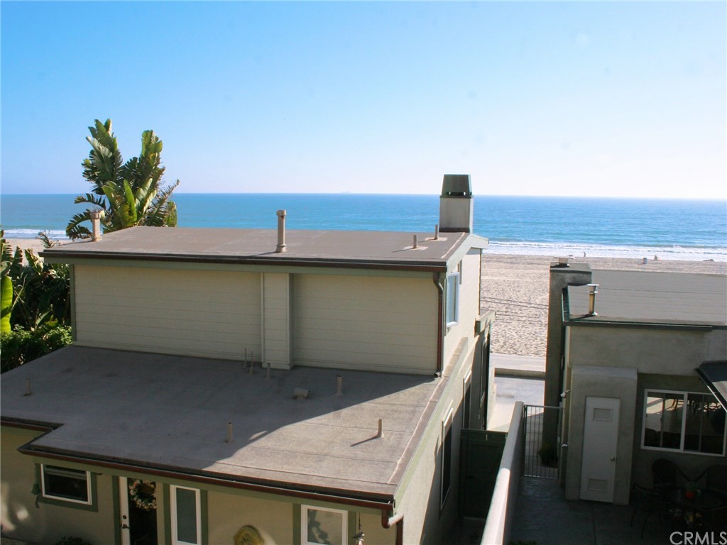 614 The Strand Manhattan Beach, CA 90266 - Photo 38 of 41 a view of outdoor space and yard