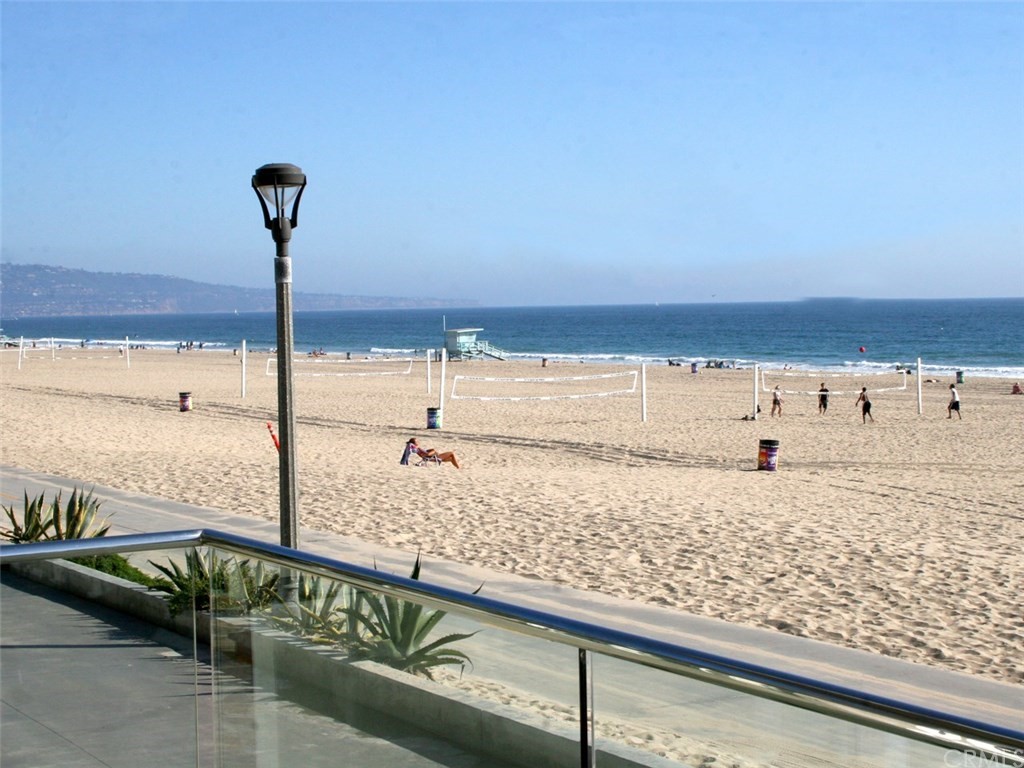 614 The Strand Manhattan Beach, CA 90266 - Photo 4 of 41 a view of ocean view