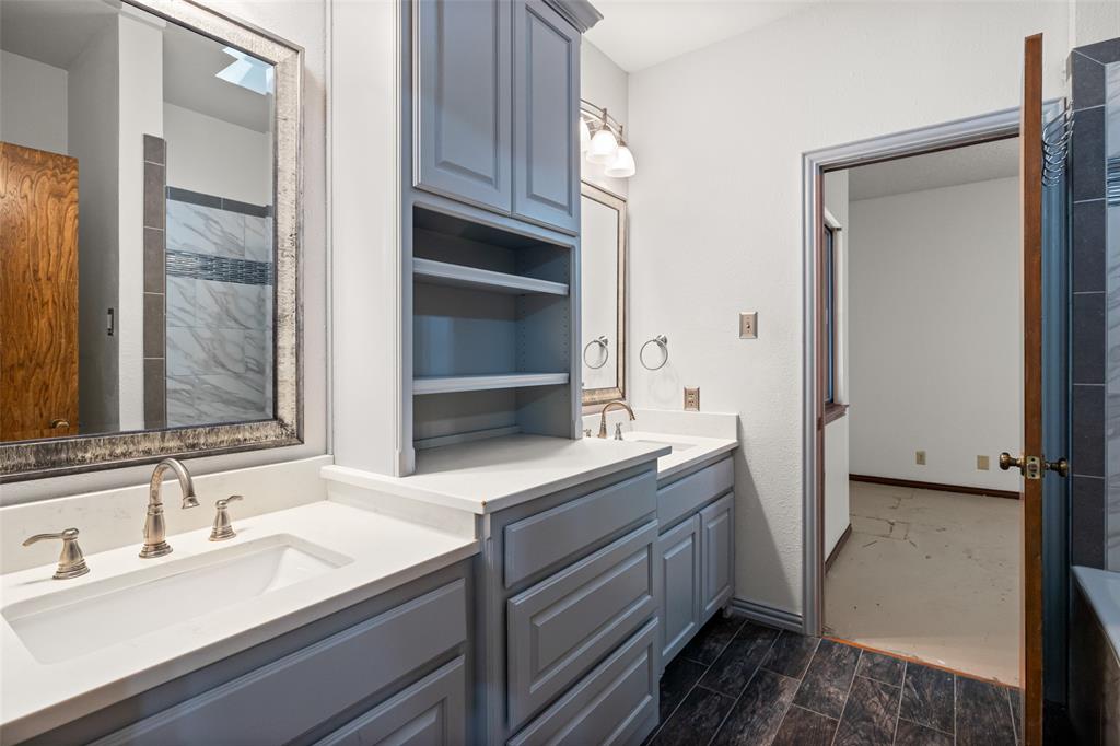 7508 Ravenswood Road Granbury, TX 76049 - Photo 28 of 40 a bathroom with a sink and a mirror