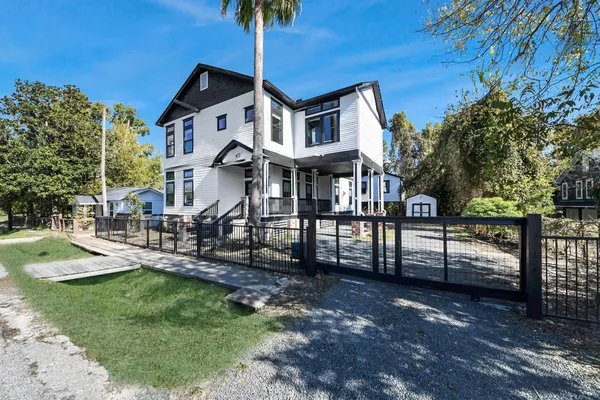 $799,999 | 1202 Archer Street, Houston, TX 77009