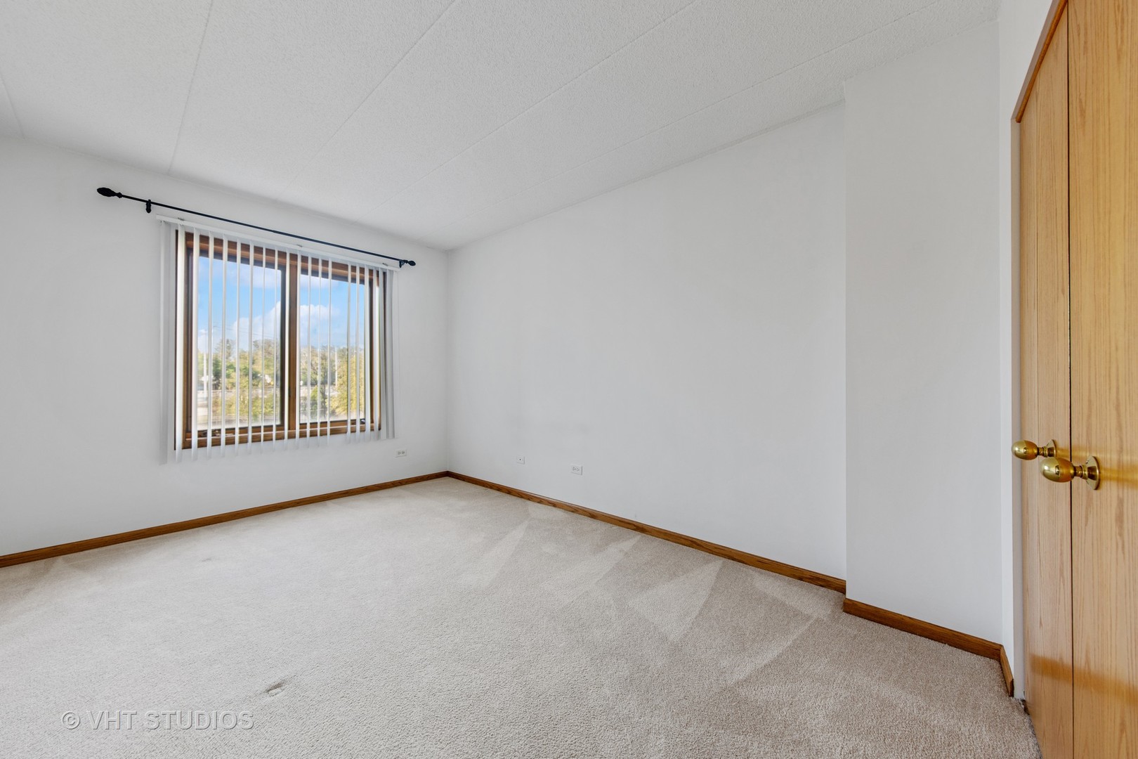 201 West Brush Hill Road, Unit 102 Elmhurst, IL 60126 - Photo 16 of 18 a view of an empty room with a window