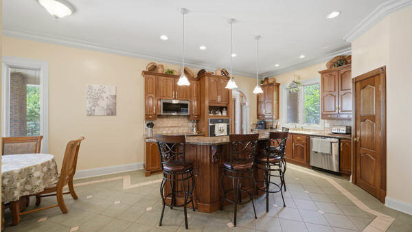 424 Hewgleys Road South Pittsburg, TN 37380 - Photo 15 of 53 Large Kitchen