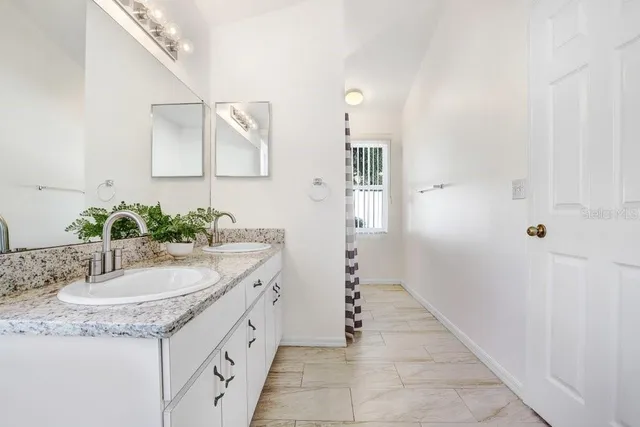 $359,000 | 517 Royal Ridge Street, Valrico, FL 33594