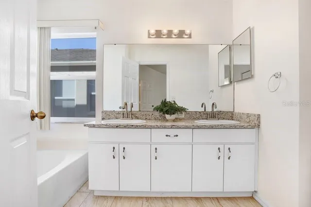 $359,000 | 517 Royal Ridge Street, Valrico, FL 33594