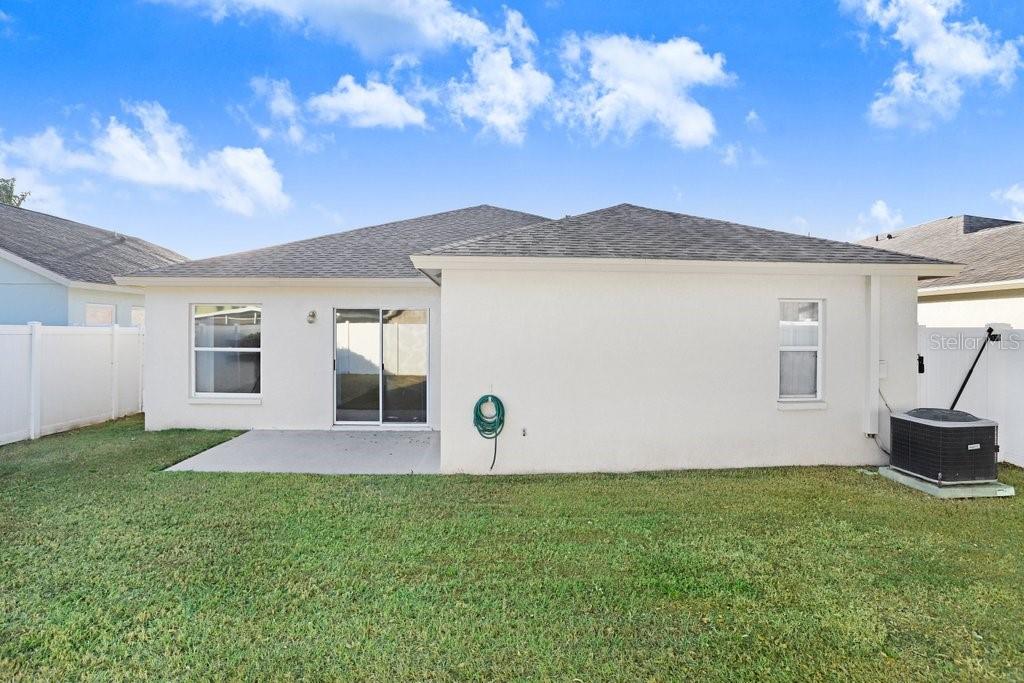 517 Royal Ridge Street Valrico, FL 33594 - Photo 23 of 30 a front view of house with yard