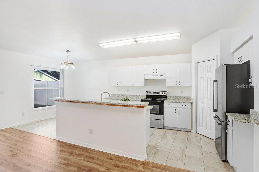517 Royal Ridge Street Valrico, FL 33594 - Photo 9 of 30 a kitchen with stainless steel appliances a stove refrigerator sink and microwave