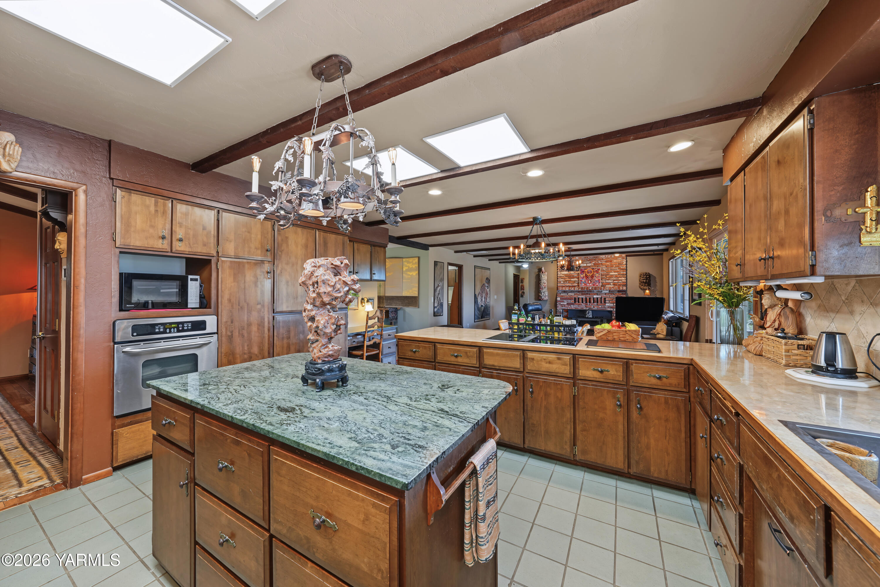 1180 Dilley Road Tieton, WA 98947 - Photo 11 of 42 16_kitchen