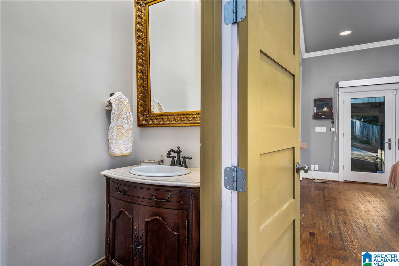1086 Columbiana Road Birmingham, AL 35209 - Photo 19 of 31
