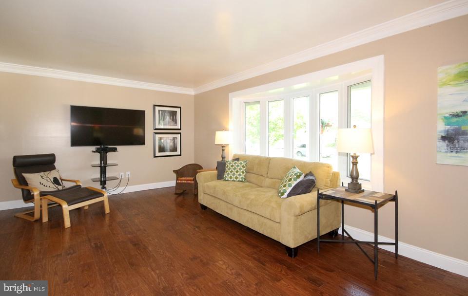 4621 Guinea Road Annandale, VA 22003 - Photo 6 of 30 Living Room