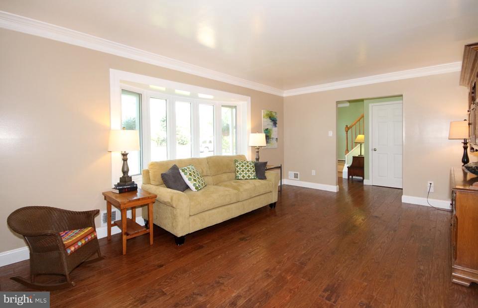 4621 Guinea Road Annandale, VA 22003 - Photo 7 of 30 Living Room
