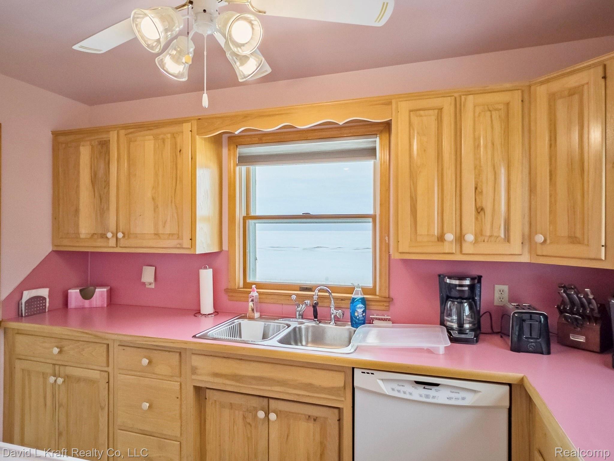 8524 Crescent Beach Road Pigeon, MI 48755 - Photo 16 of 41 8524CBKitchen5.jpg