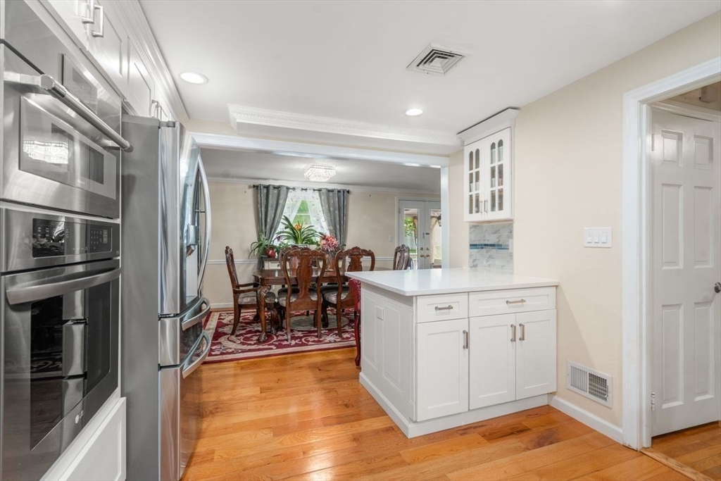 560 Worcester Street Wellesley, MA 02481 - Photo 7 of 29
