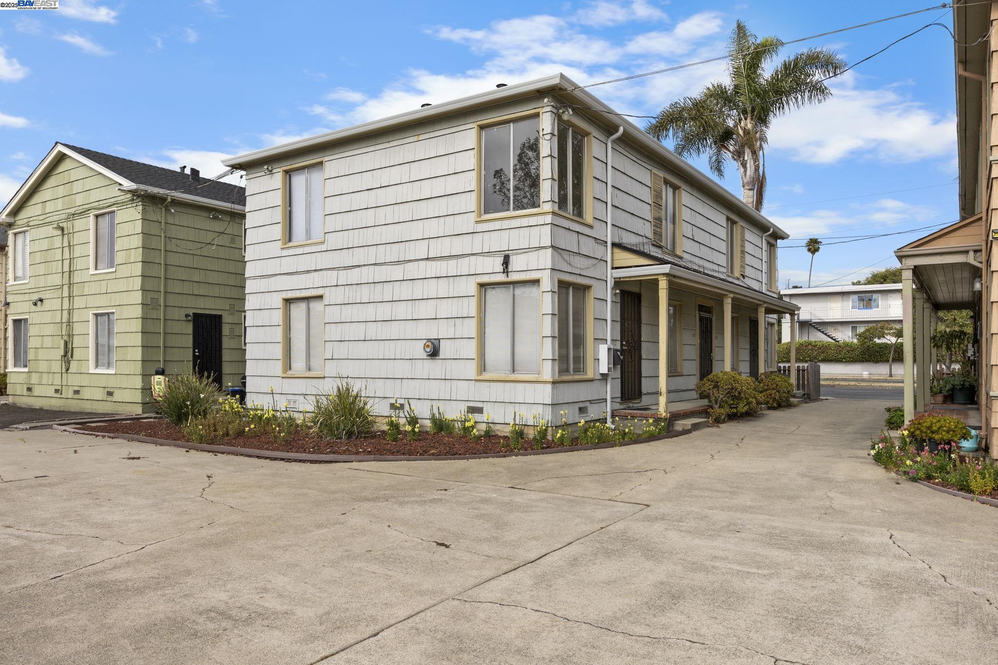 2774 Sacramento Street Berkeley, CA 94702 - Photo 7 of 9