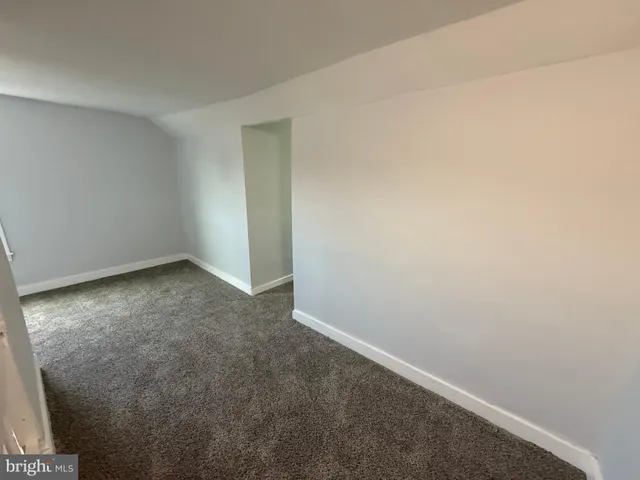 a view of livingroom with furniture