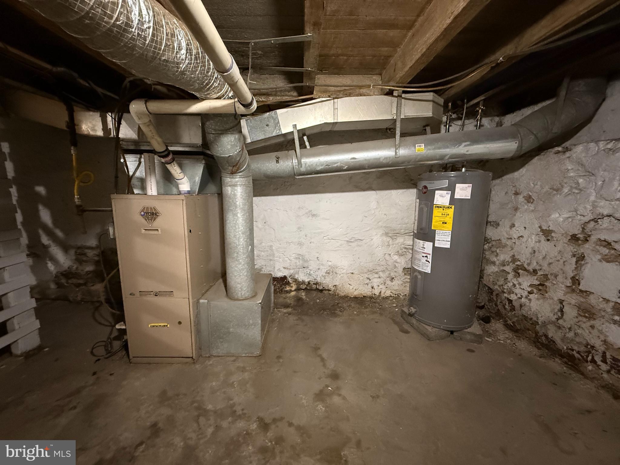 340 Middlesex Street Gloucester City, NJ 08030 - Photo 33 of 35 a view of a garage