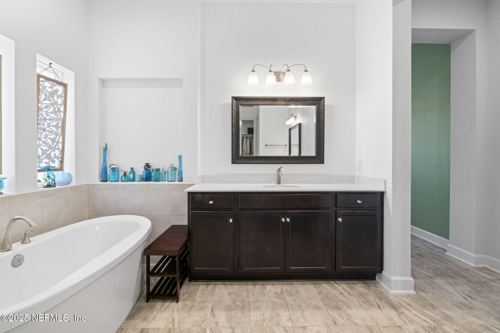 63 Braddock Court St. Augustine, FL 32092 - Photo 30 of 64 a bathroom with a bathtub sink and mirror