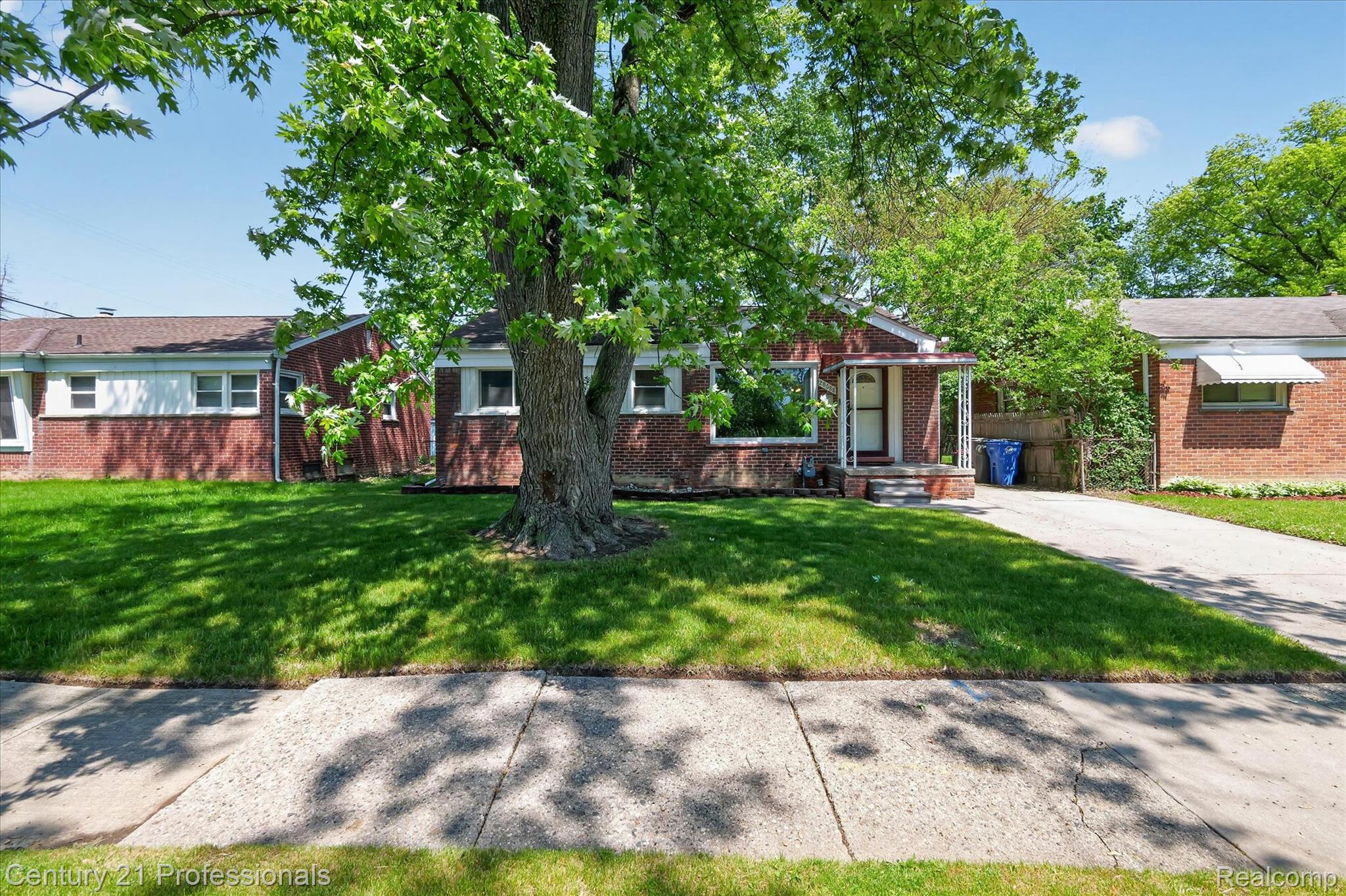 28688 Emerson Street Inkster, MI 48141 - Photo 3 of 44 03-28688-Emerson-St-Inkster-Windowstill.jpg