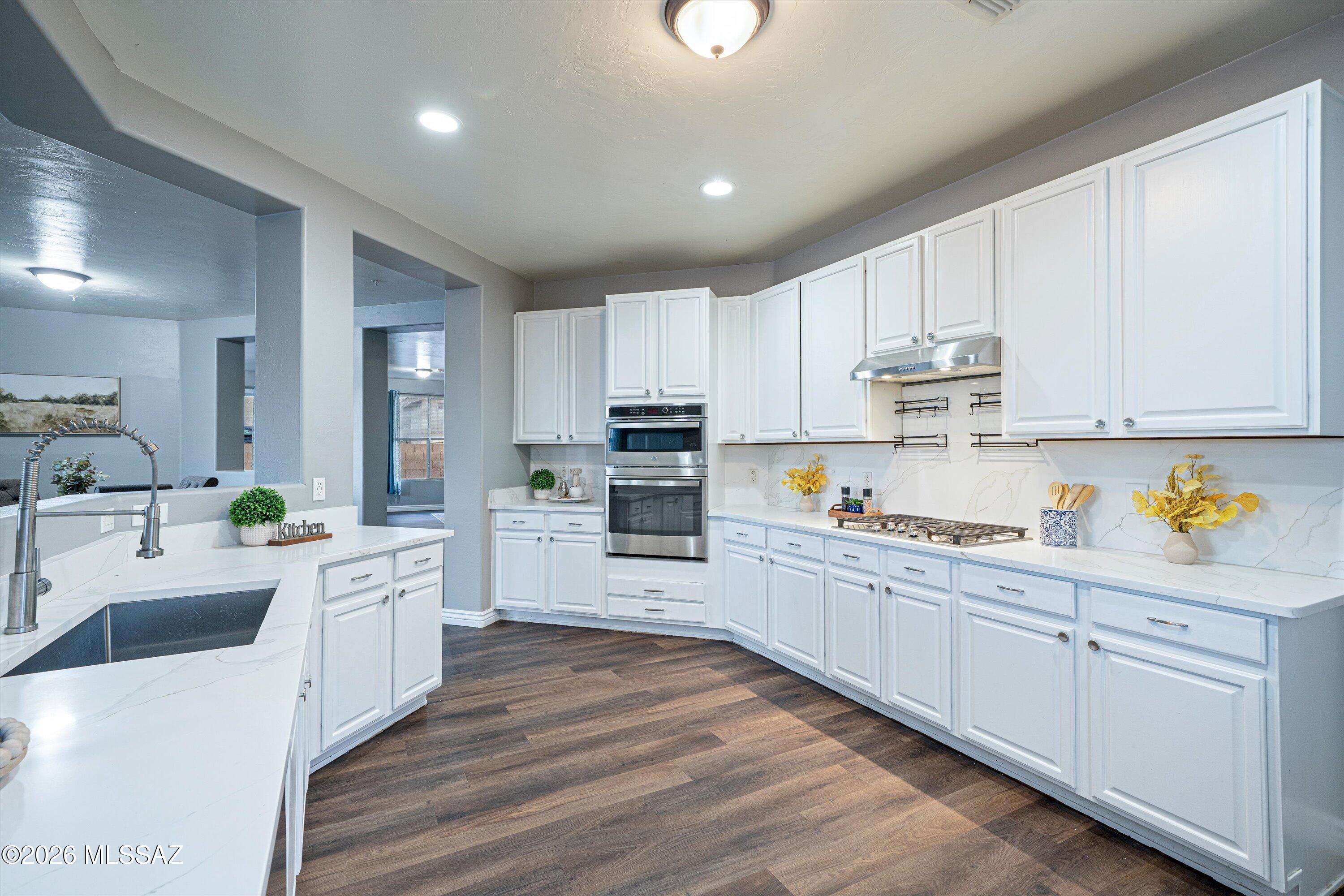 6851 South Salt Cedar Road Tucson, AZ 85756 - Photo 14 of 52 GORGEOUS KITCHEN!