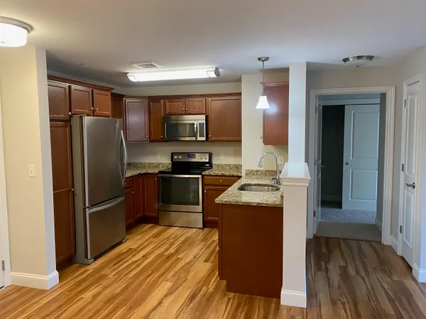 $2,300 | 3 Furnival Road, Unit 213, Nashua, NH 03064