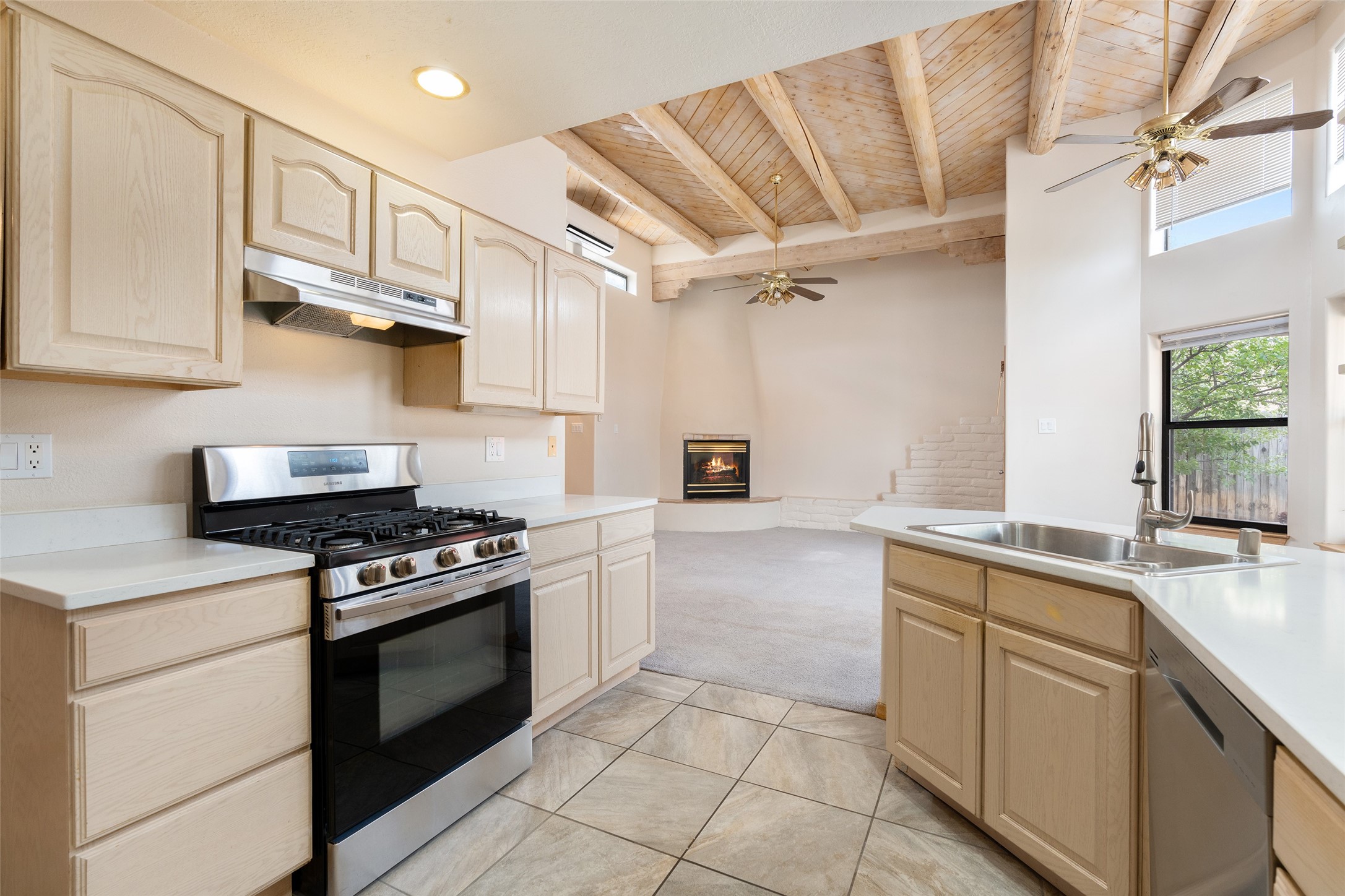 7501 Snow Blossom Road Santa Fe, NM 87507 - Photo 9 of 31 Gallery Image 9