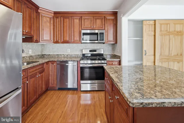 $300,000 | 7809 Dassett Court, Unit 303, Annandale, VA 22003