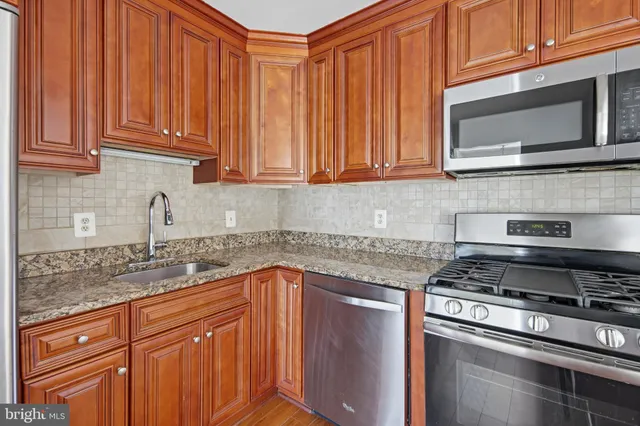 $300,000 | 7809 Dassett Court, Unit 303, Annandale, VA 22003