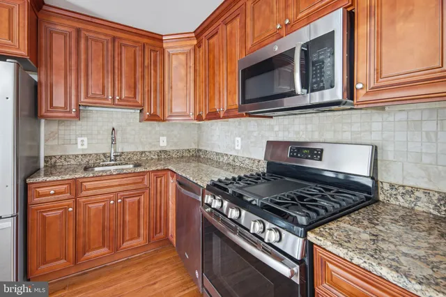 $300,000 | 7809 Dassett Court, Unit 303, Annandale, VA 22003