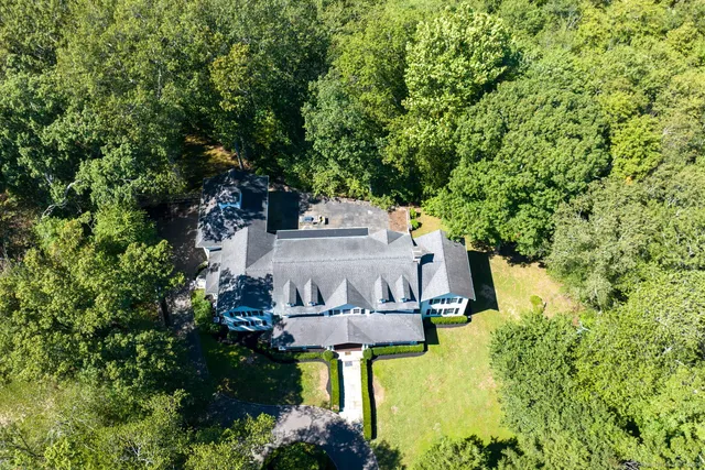 $3,125,000 | 25 Hermit Lane, Westport, CT 06880