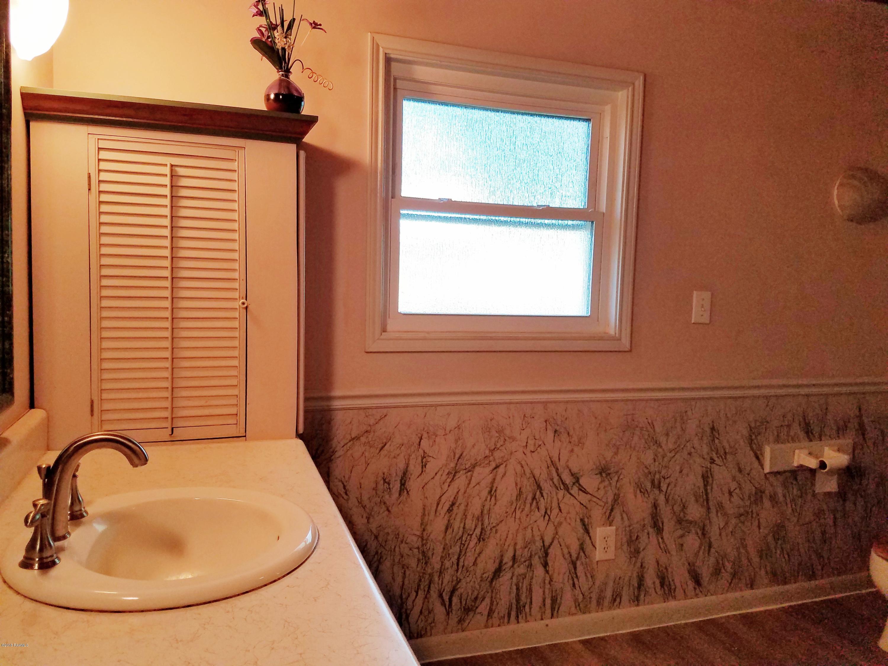 515 Roger Road Scott, LA 70583 - Photo 12 of 35 Master Bath