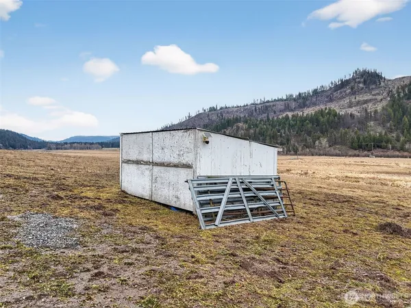 a view of a outdoor space
