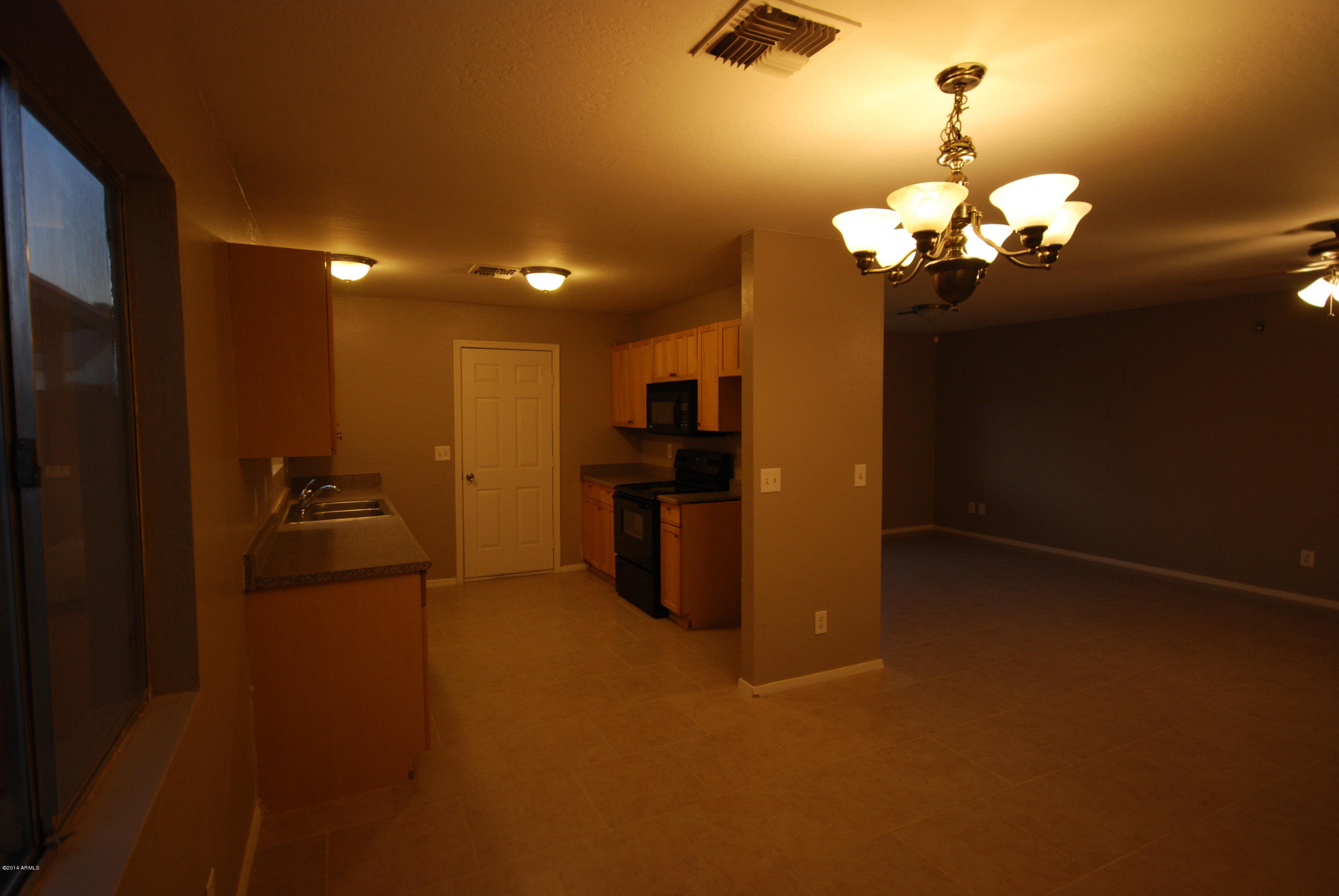2155 West Roeser Road Phoenix, AZ 85041 - Photo 8 of 27 8
