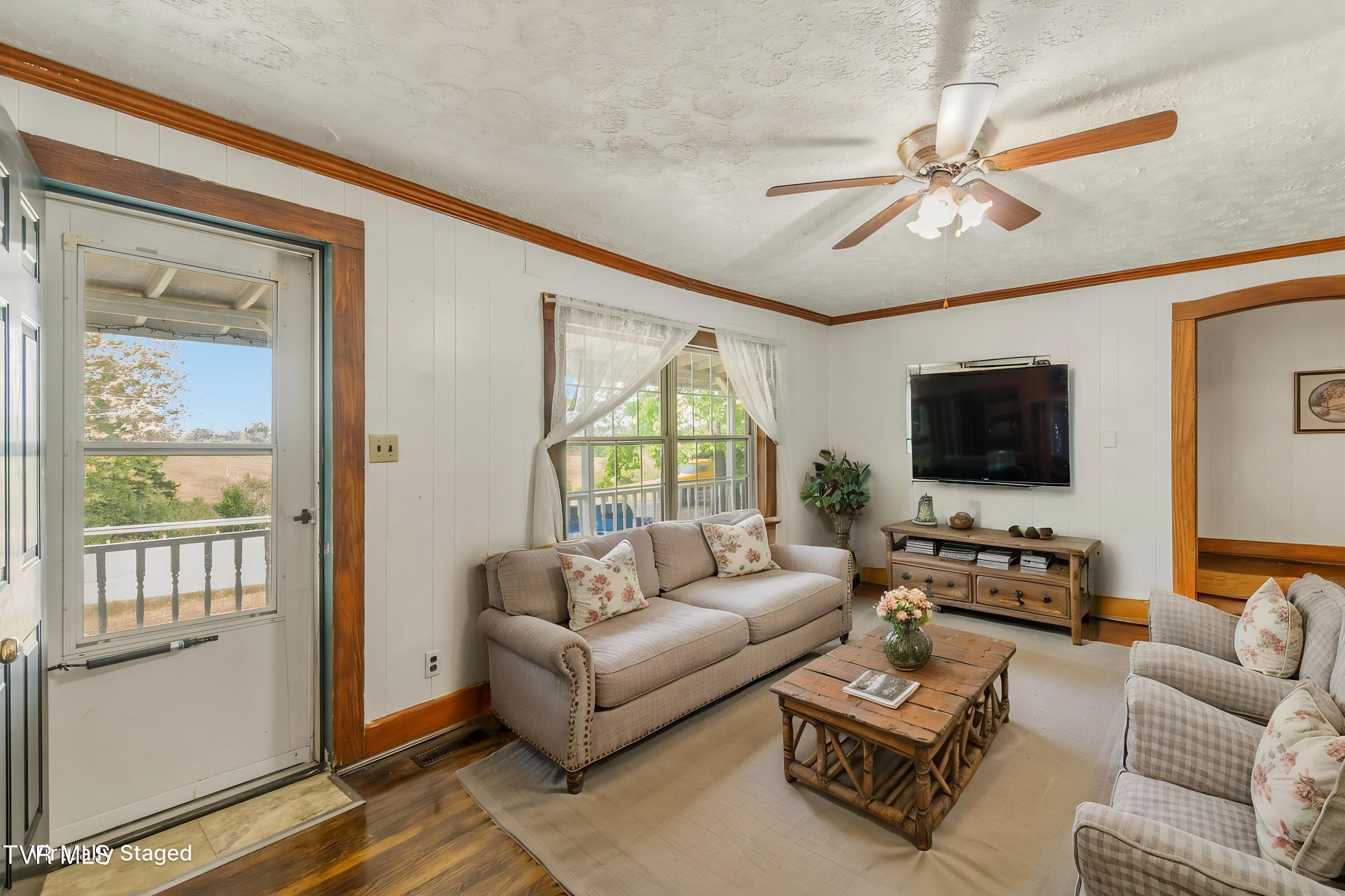 2084 Baileyton Road Greeneville, TN 37745 - Photo 14 of 57 12 - Living Room - Farmhouse - 2