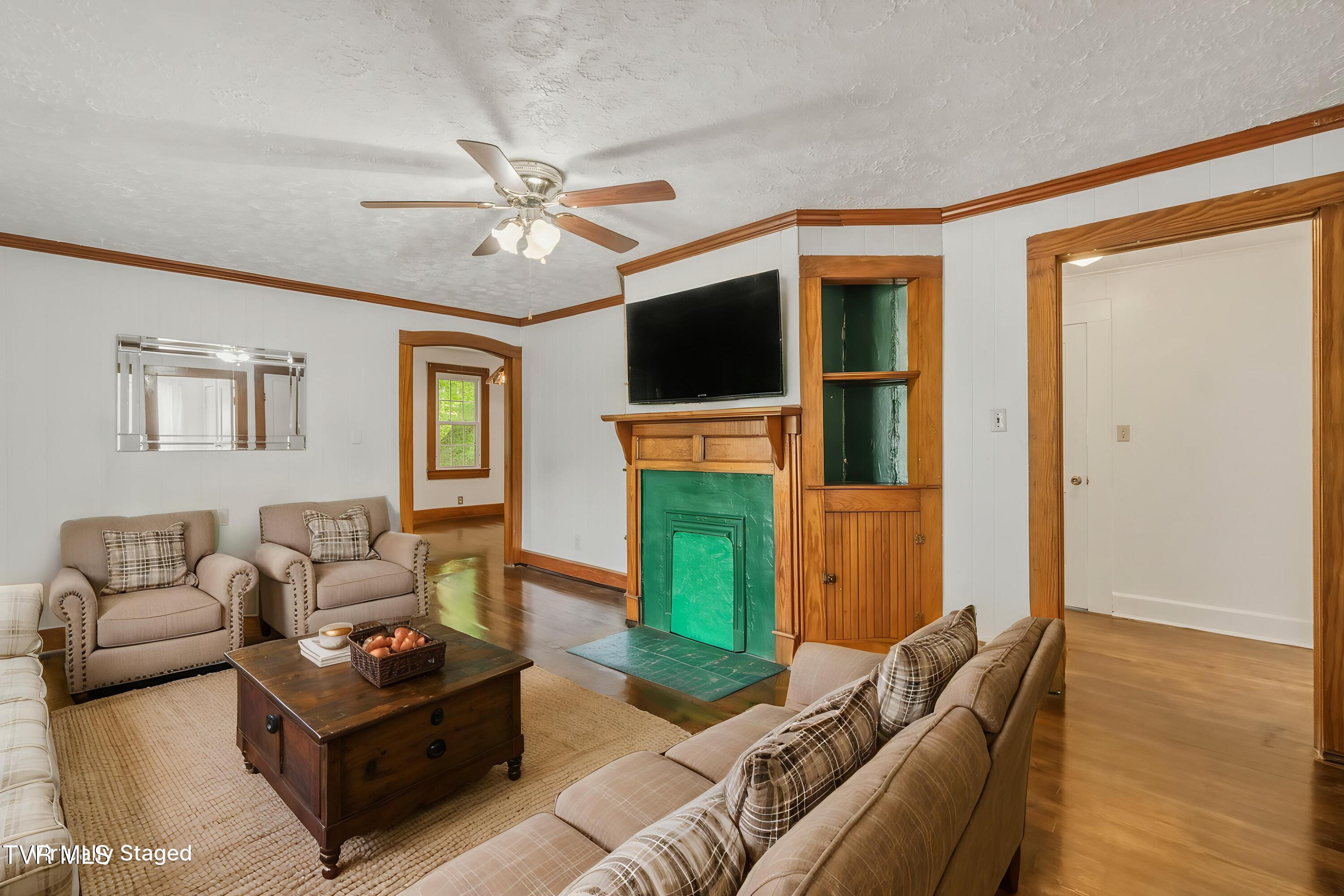 2084 Baileyton Road Greeneville, TN 37745 - Photo 16 of 57 13 - Living Room - Farmhouse - 2