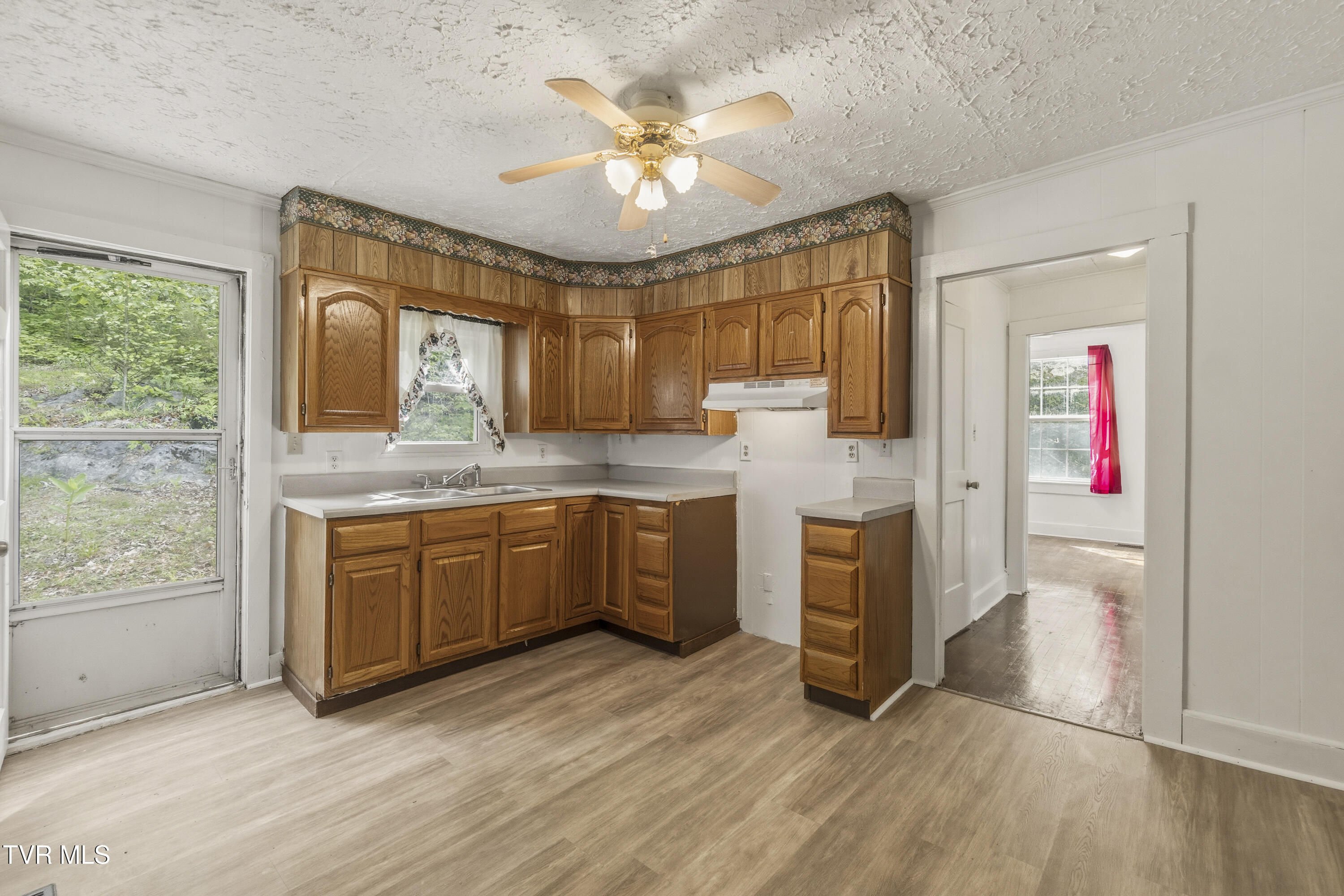2084 Baileyton Road Greeneville, TN 37745 - Photo 3 of 57 3